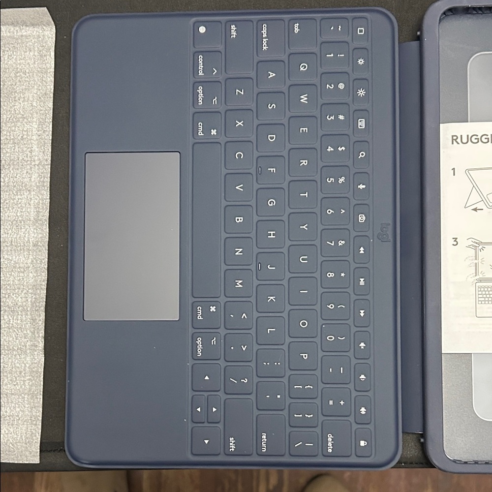 Logitech Rugged Combo 3 Touch Keyboard Case - Picture 3 of 13